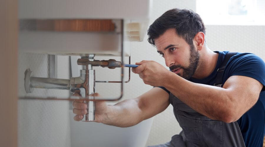 Water heater thermostat replacement in Cloverdale, IN